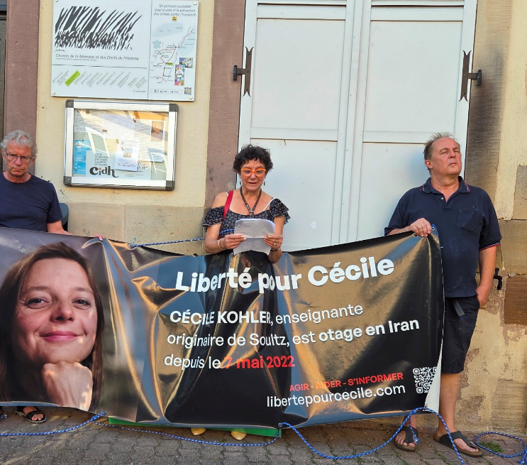 Décrochage de la banderole de soutien à Cécile Kohler le 2 juillet 2026